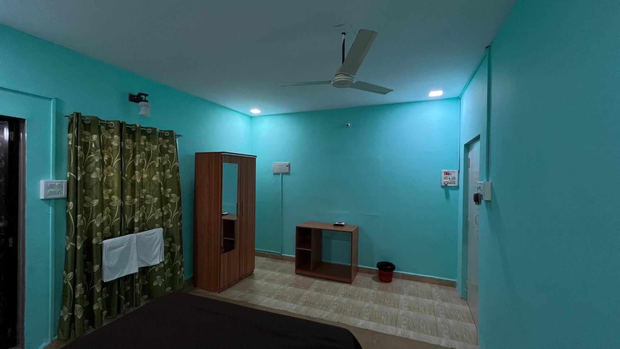 Orange Villa Morjim Exterior photo
