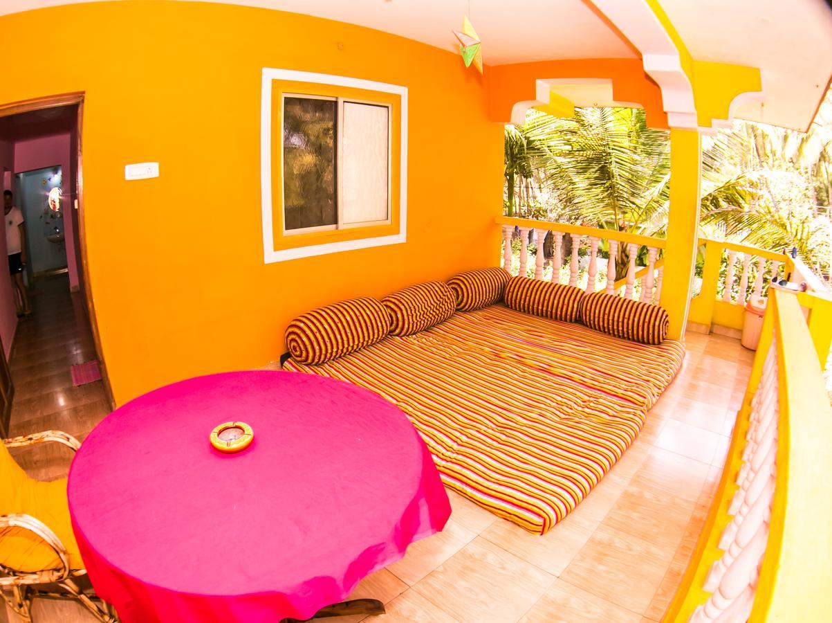 Orange Villa Morjim Exterior photo